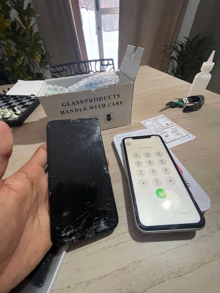 Antes e depois do conserto de tela trincada de celular no Recreio — Tec Silva